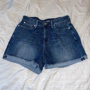 Signature by Levi Strauss & CO. High-Rise Short Size 8